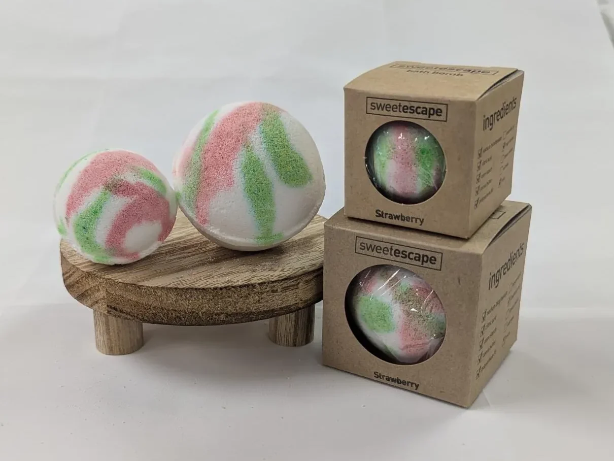 Individual Large Bath Bomb Strawberry